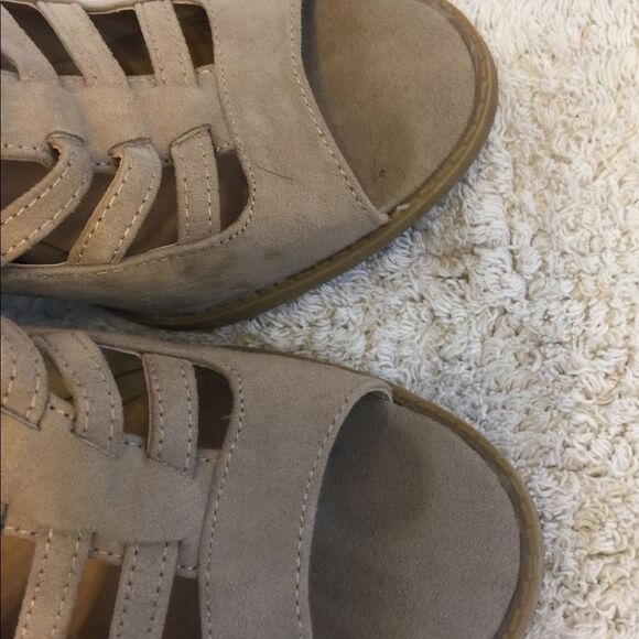 Guess Beige suede zipper heels block boots size 8.5 - Picture 3 of 5